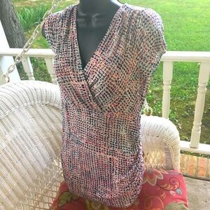 Motherhood Maternity top ruched sides S geo dots V neck